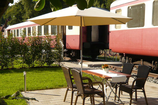 Ferienwaggon Felsenland - Wohnen im Eisenbahnwaggon